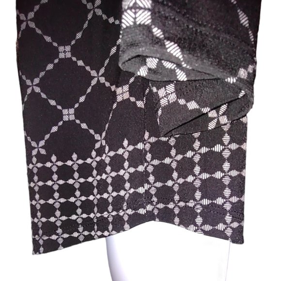 Liz Claiborne Career Black White Geometric Stretch Top Size Med Petite - Picture 4 of 6